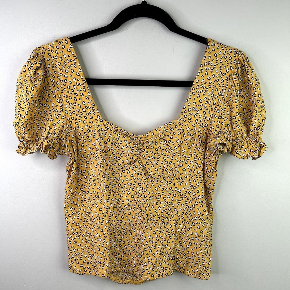 Cropped‎ yellow cheetah print bubble sleeve smocked top size small